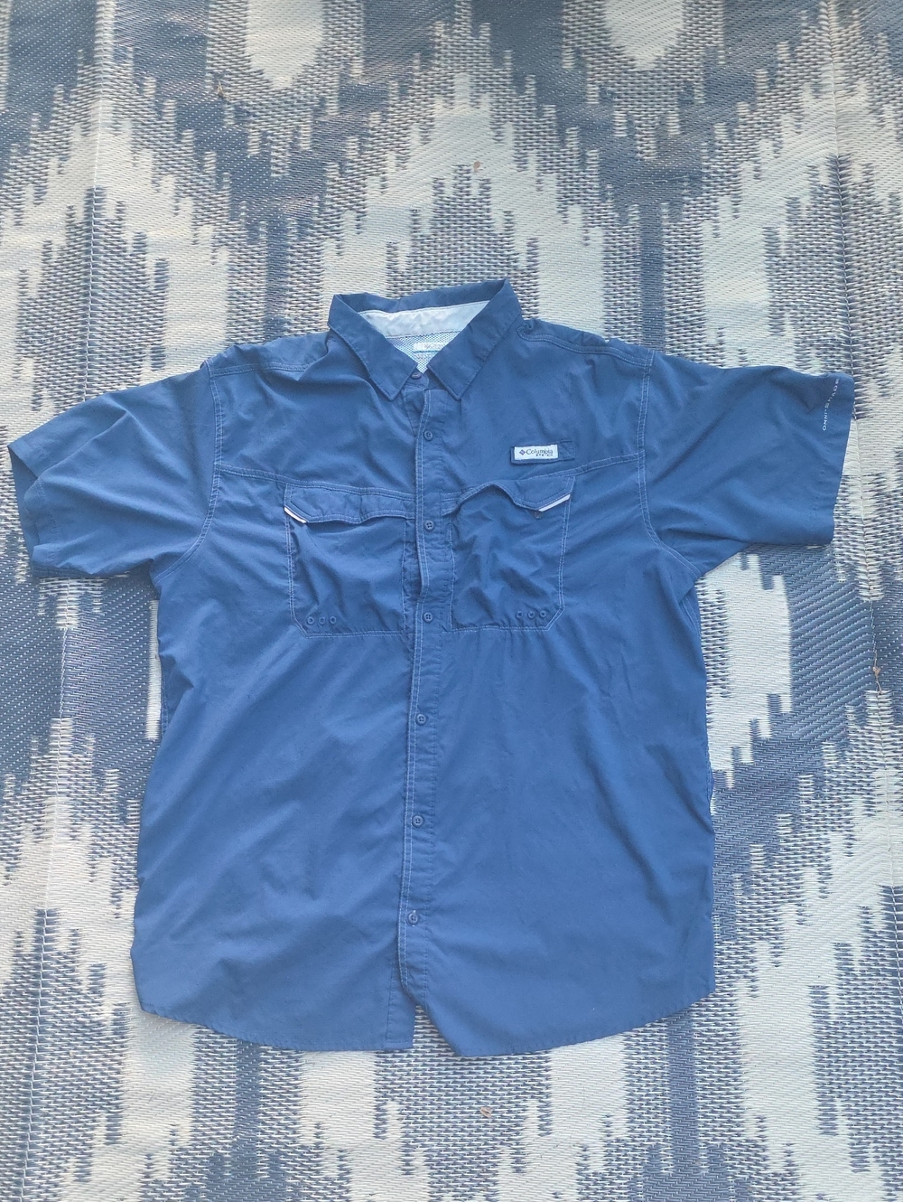 Columbia Men's Short-Sleeve Navy Blue Performance Button-Down Shirt